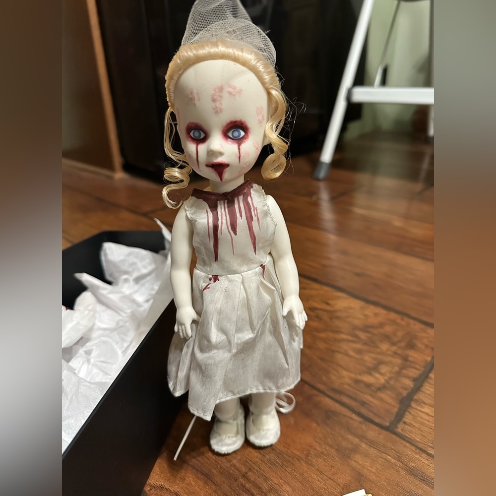 Living Dead Dolls Little Miss Blood White Dress Horror Doll - Picture 2 of 3